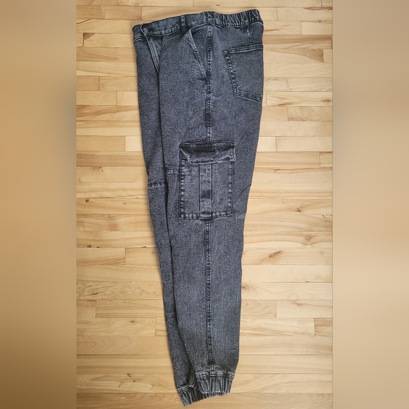 A pair of joggers by Ardene - Picture 5 of 9